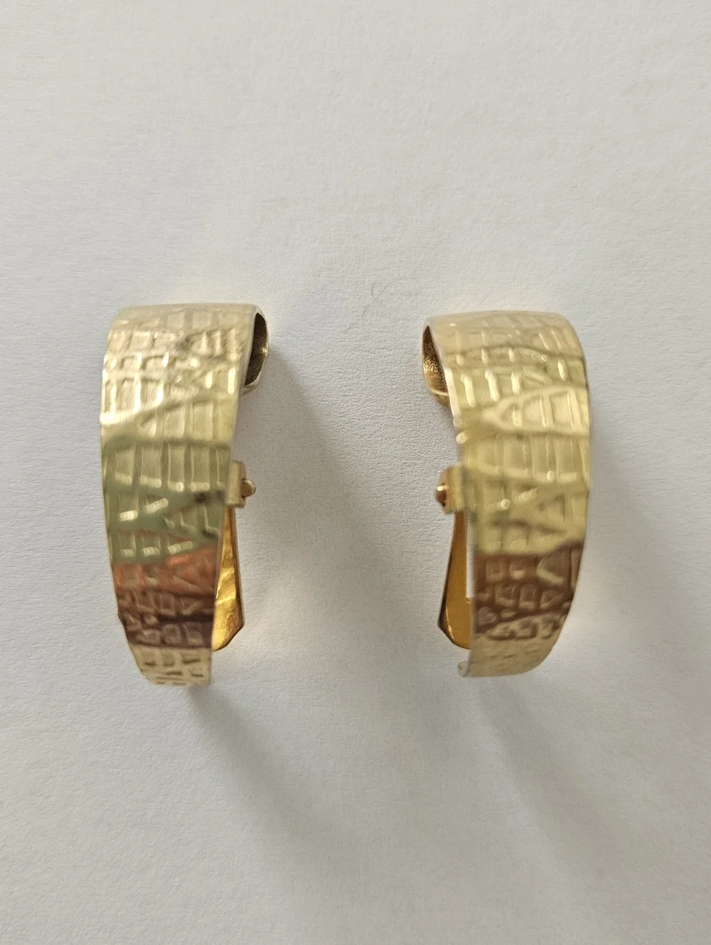 Vintage Gold Textured Clip Hoop Earrings 80s Retro Minimalist Feminine Work